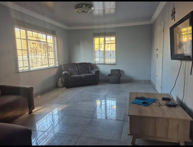 3 BEDROOM HOUSE FOR SALE IN ENNERDALE EXT 5